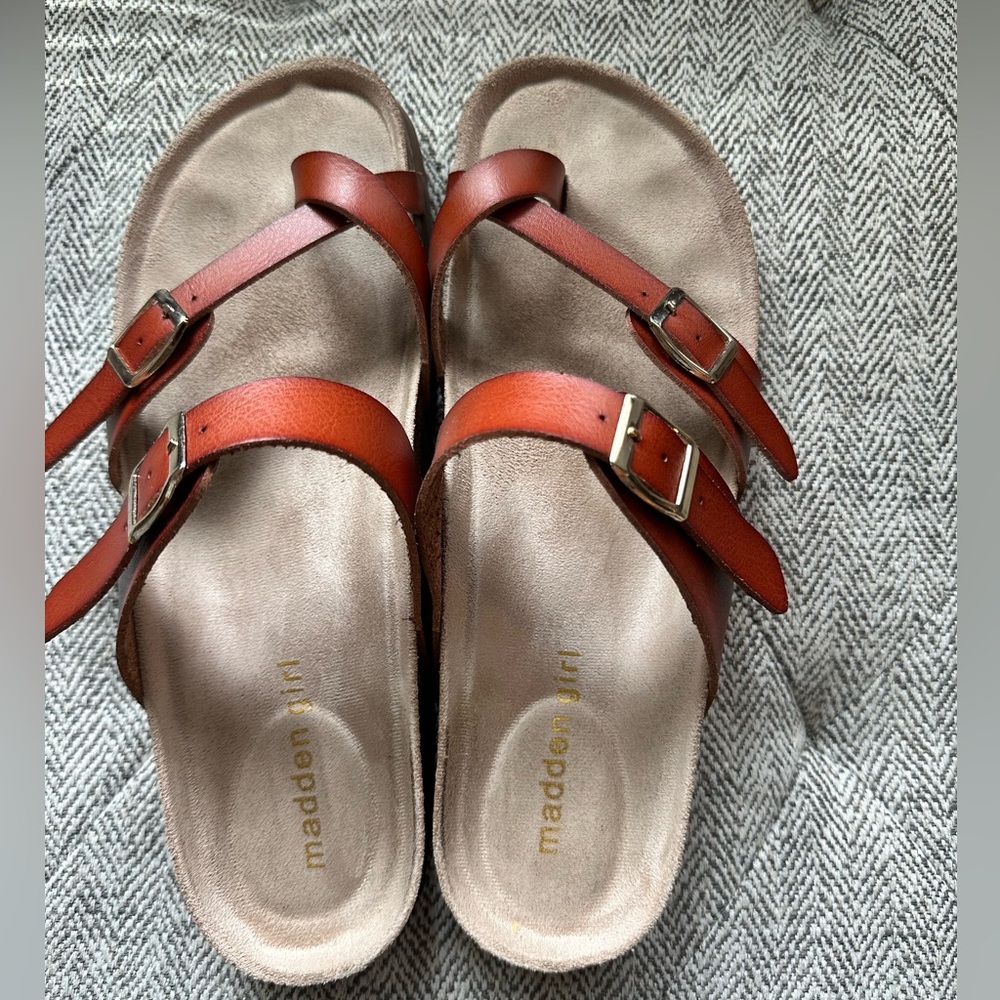 Madden Girl Women's Bryceee Toe Ring Sandal, Cognac, 8.5
